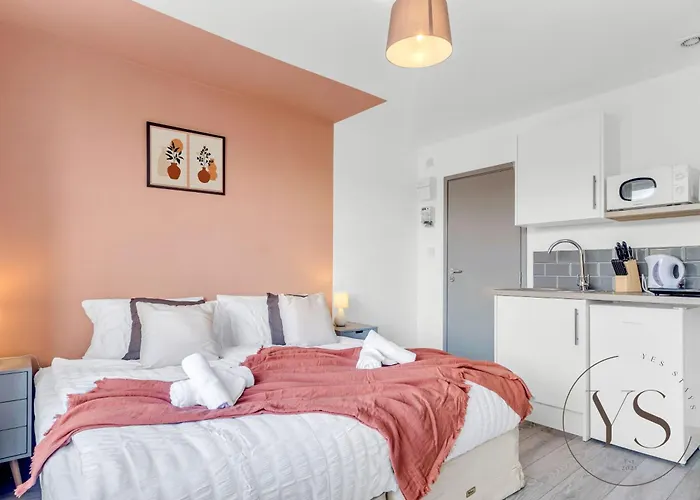 Sienna Longton Studio 1C - Wi-Fi, Alton Towers, Netflix